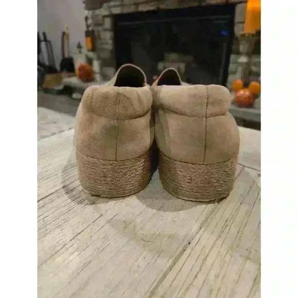 Vince Women's Beige  Suede Espadrille Slip-On Flats Size 8 Casual Chic - Picture 7 of 11